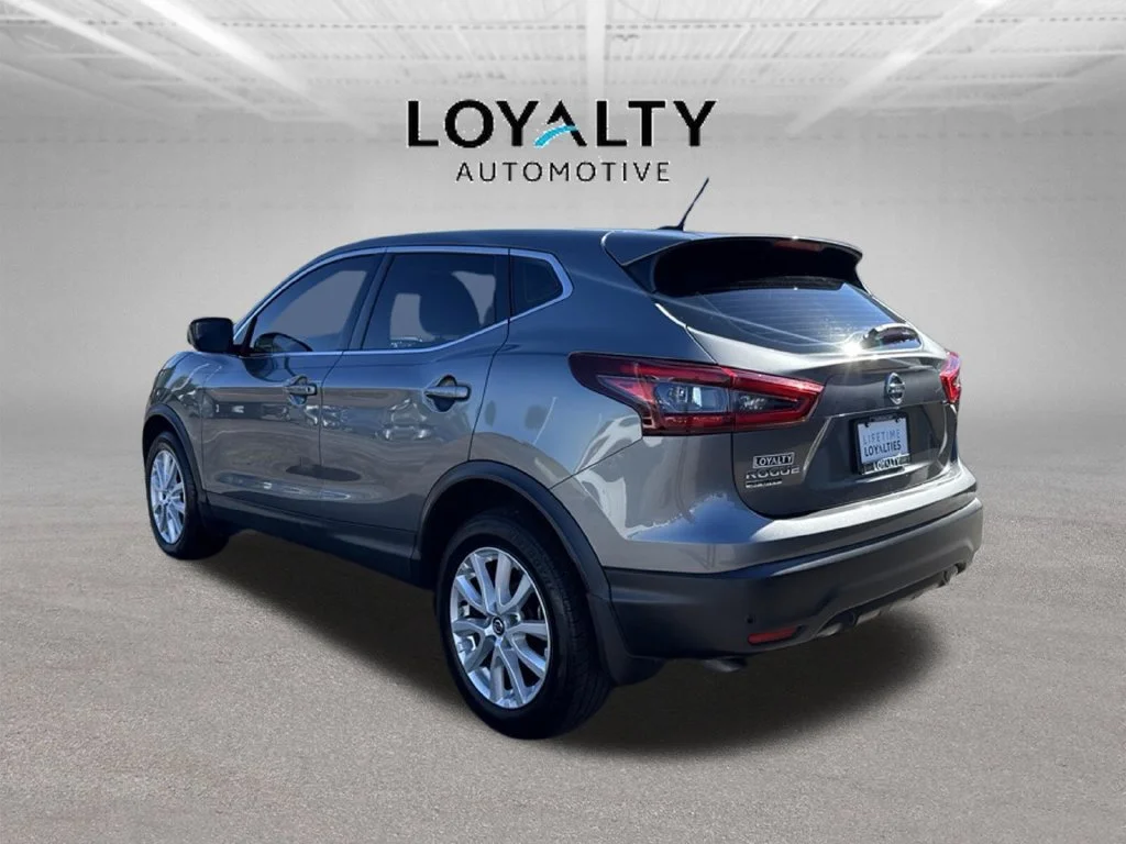 Used 2021 Gray Nissan S image 3