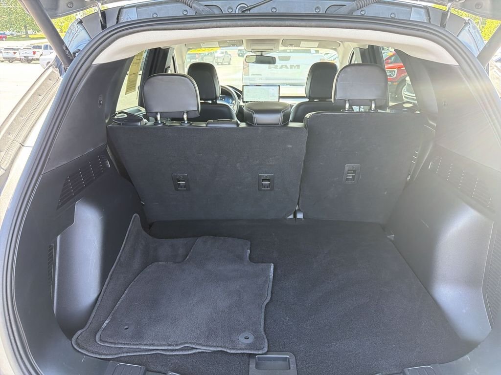 Used 2025  Ford Platinum image 29
