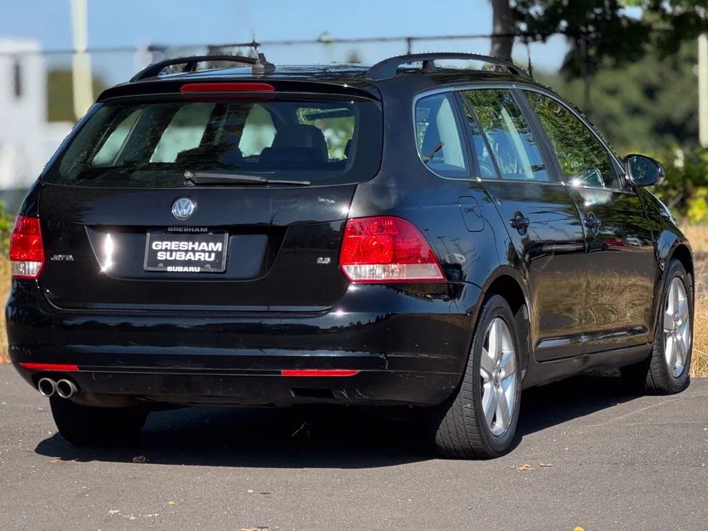 Used 2009  Volkswagen 2.5L SE image 7
