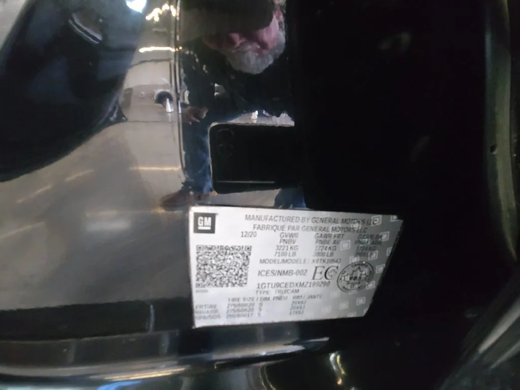 Used 2021 Black GMC Elevation image 31