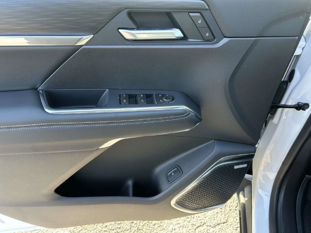 New 2027 Summit White GMC Elevation image 16