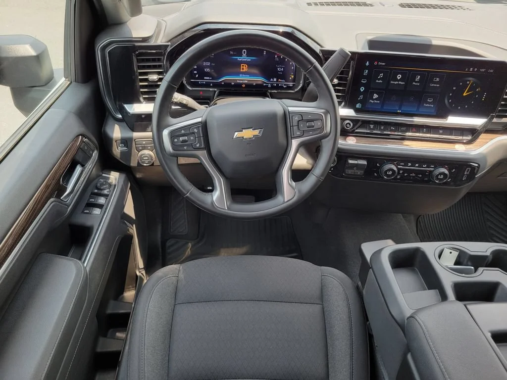 Used 2025 Summit White Chevrolet LT image 17