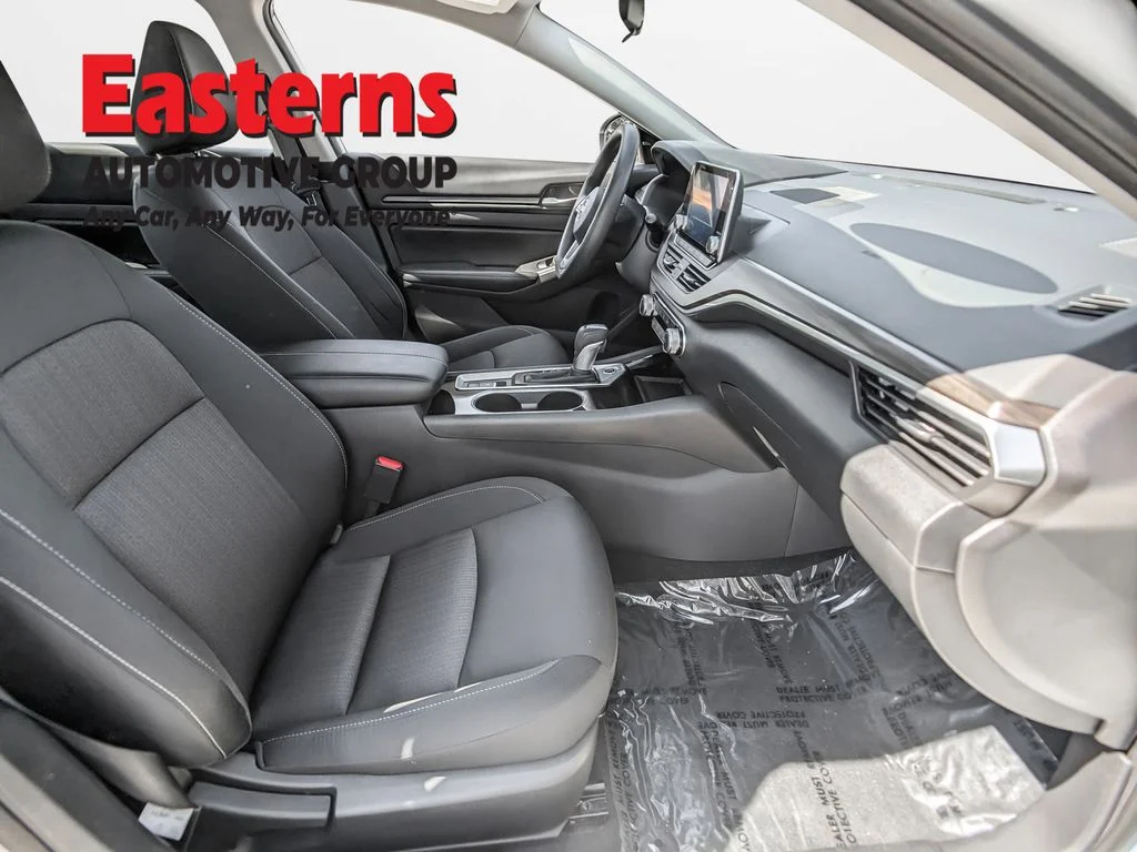 Used 2024 White Nissan 2.5 SV image 22