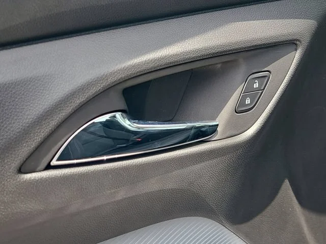 New 2027 Summit White Chevrolet LT image 13