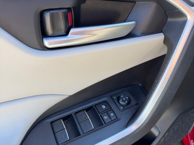 Certified Used 2025 Pearl Toyota XLE image 17
