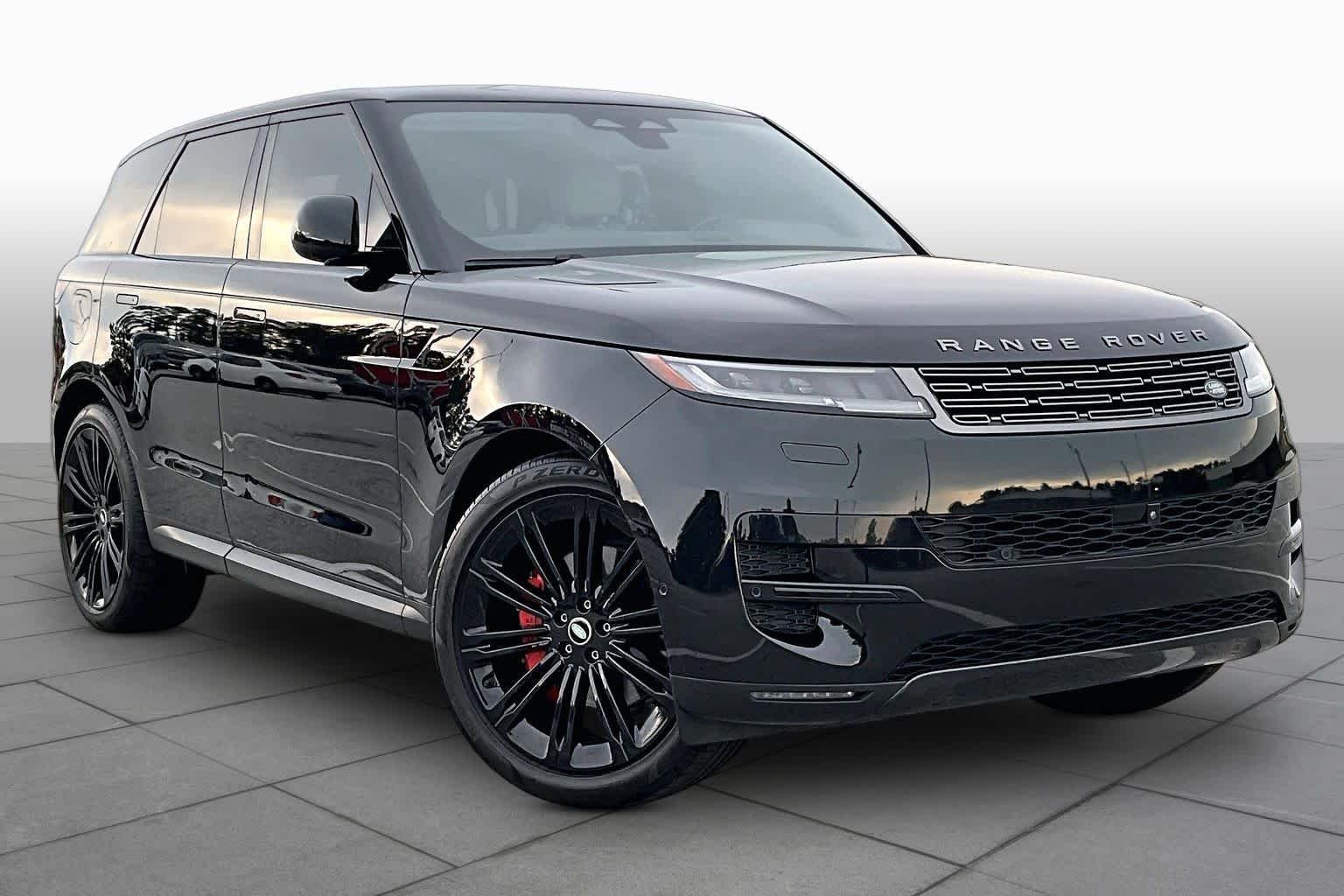 Used 2024 Santorini Black Metallic Land Rover SE image 3