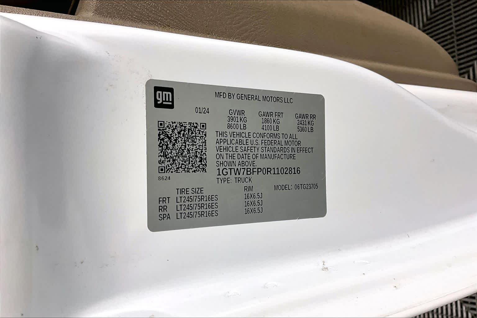 Used 2024 Summit White GMC Work Van image 28
