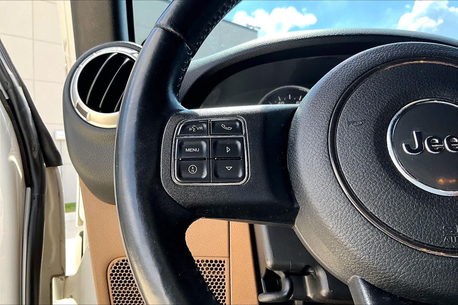 Used 2014 Bright White Clearcoat Jeep Sahara image 19