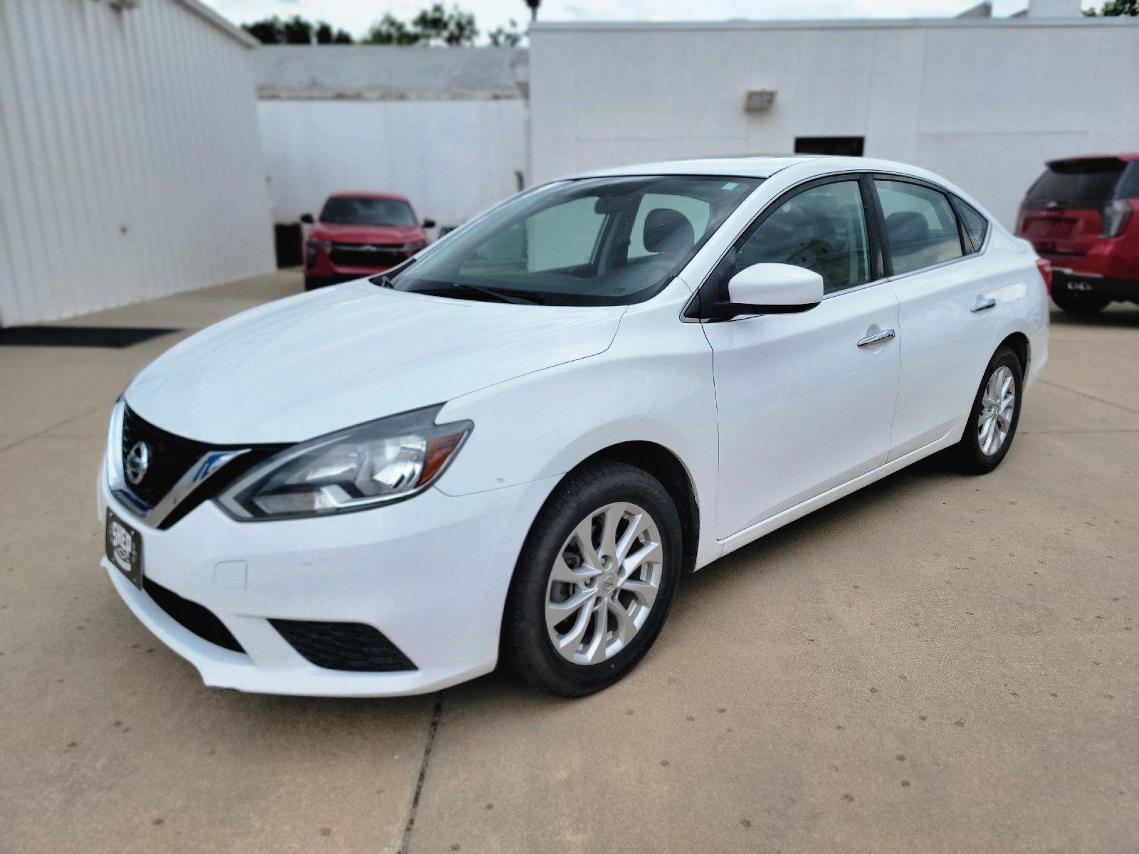 Used 2017 Aspen White Nissan SV image 3