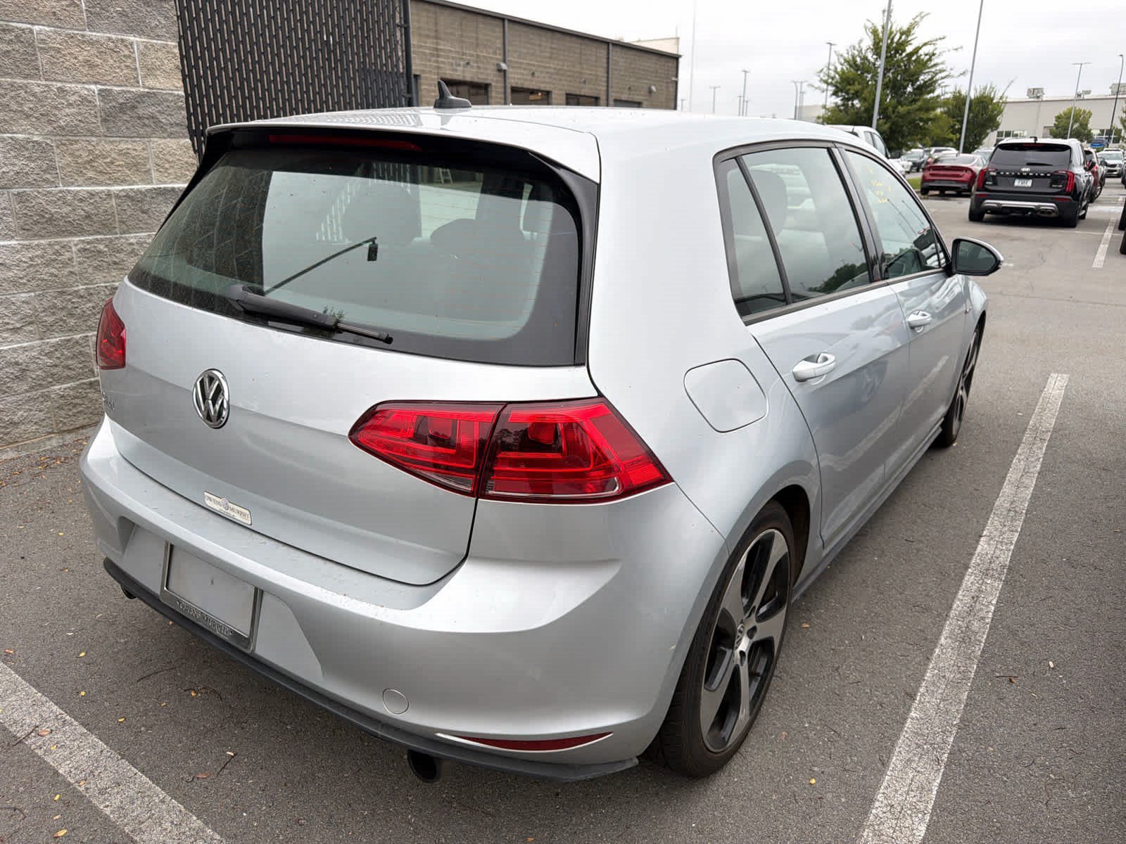 Used 2015  Volkswagen Autobahn image 4