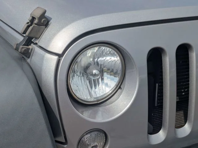 Used 2017 Silver Jeep Unlimited Sport image 9