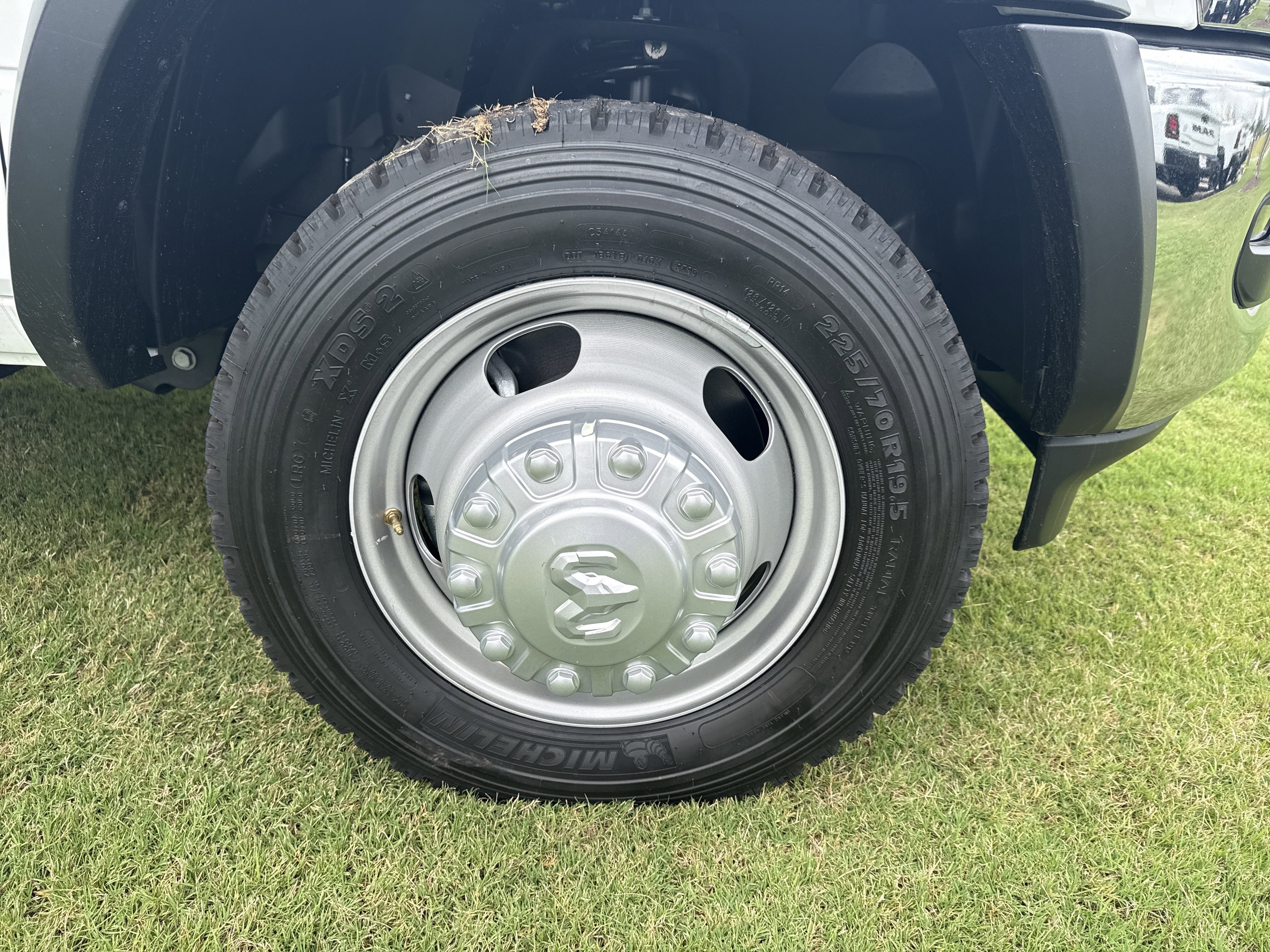 New 2026 Bright White Clear-Coat Exterior Paint RAM Tradesman image 12