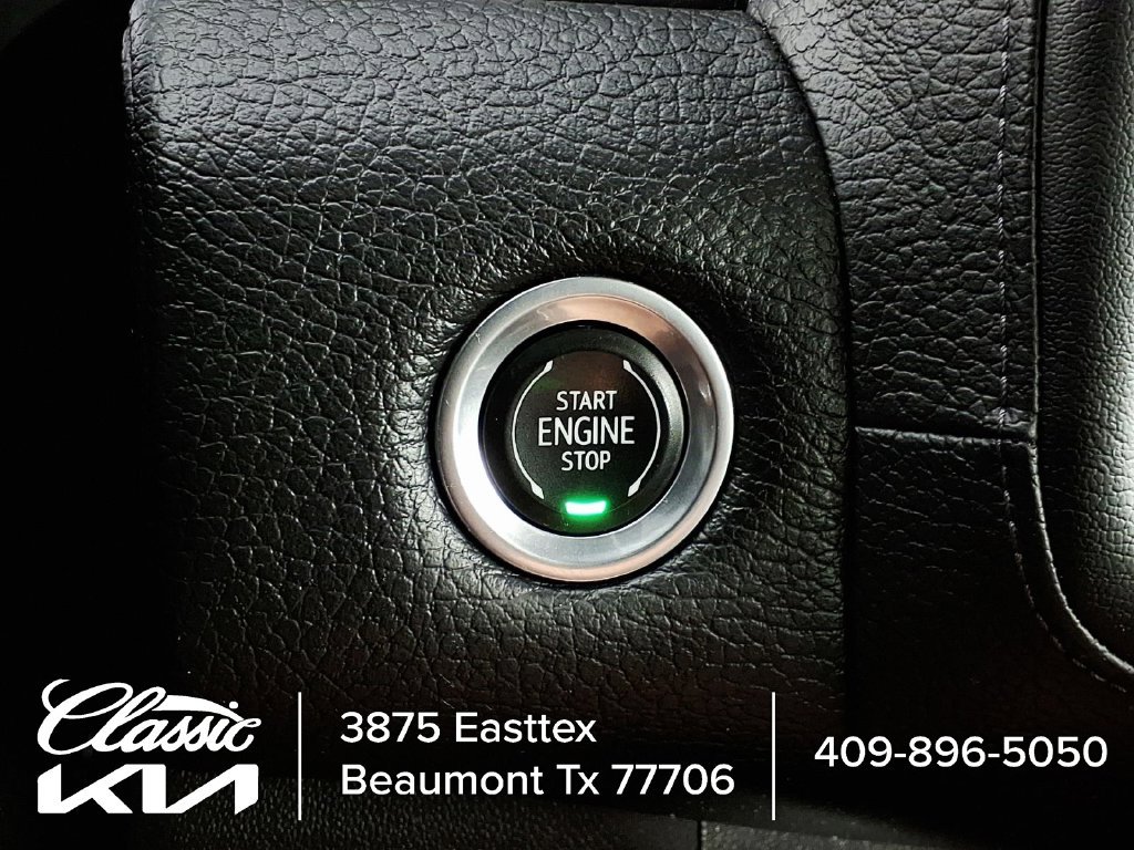 Used 2021 White GMC Denali image 14