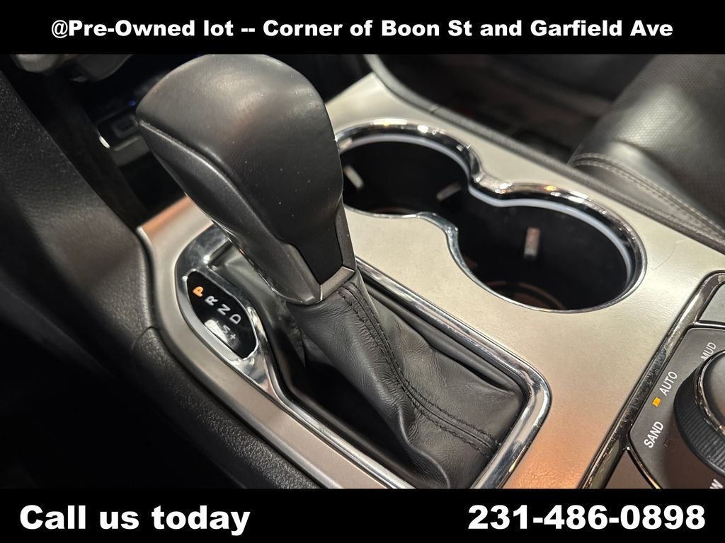 Used 2021 White Jeep 80th Anniversary Edition image 25