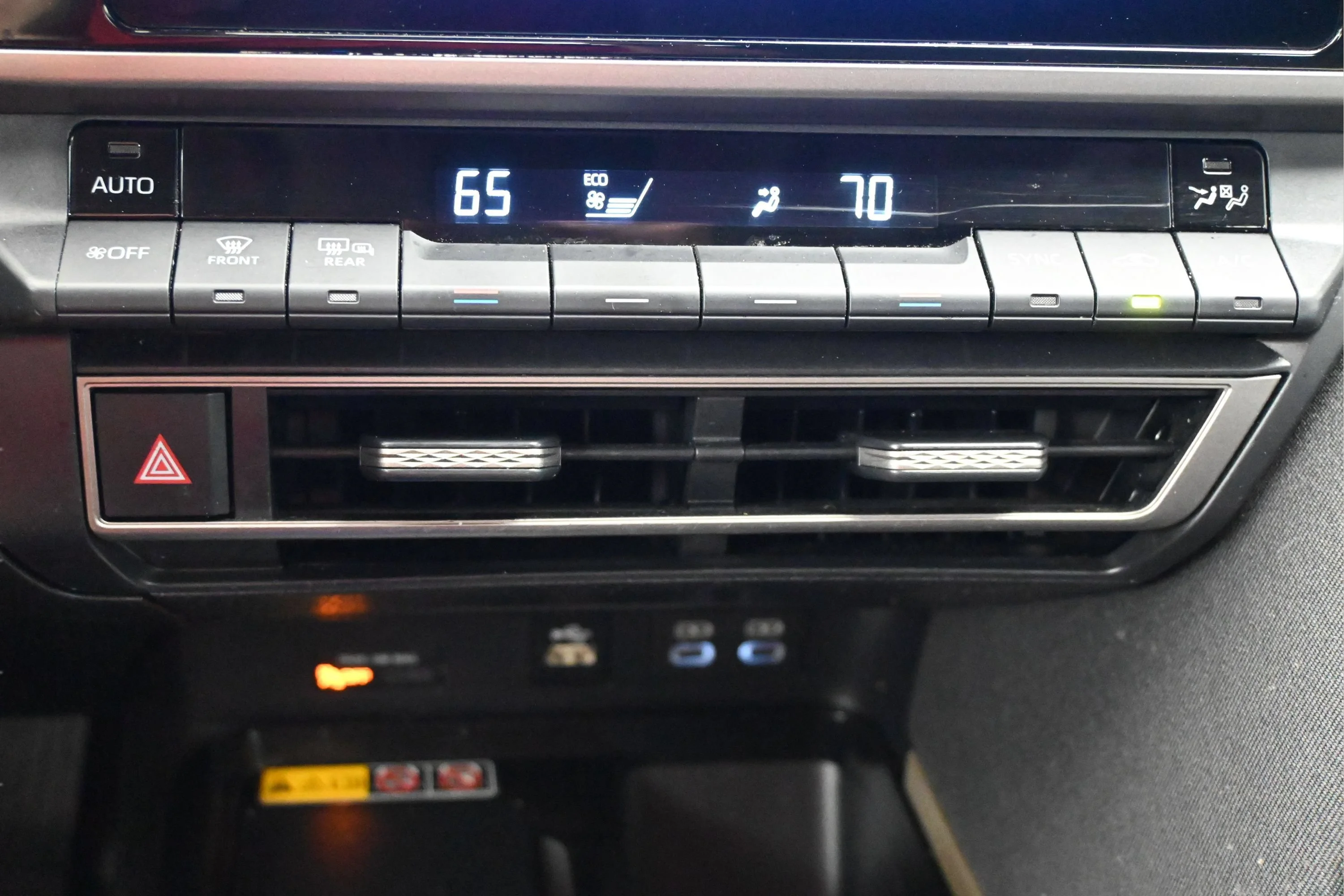 2025 Toyota Camry LE - Photo 17