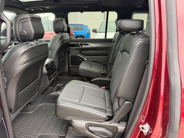 New 2026 Velvet Red Pearl-Coat Exterior Paint Jeep Limited Reserve image 11