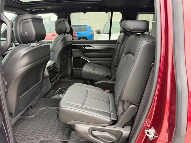 New 2026 Velvet Red Pearl-Coat Exterior Paint Jeep Limited Reserve image 11