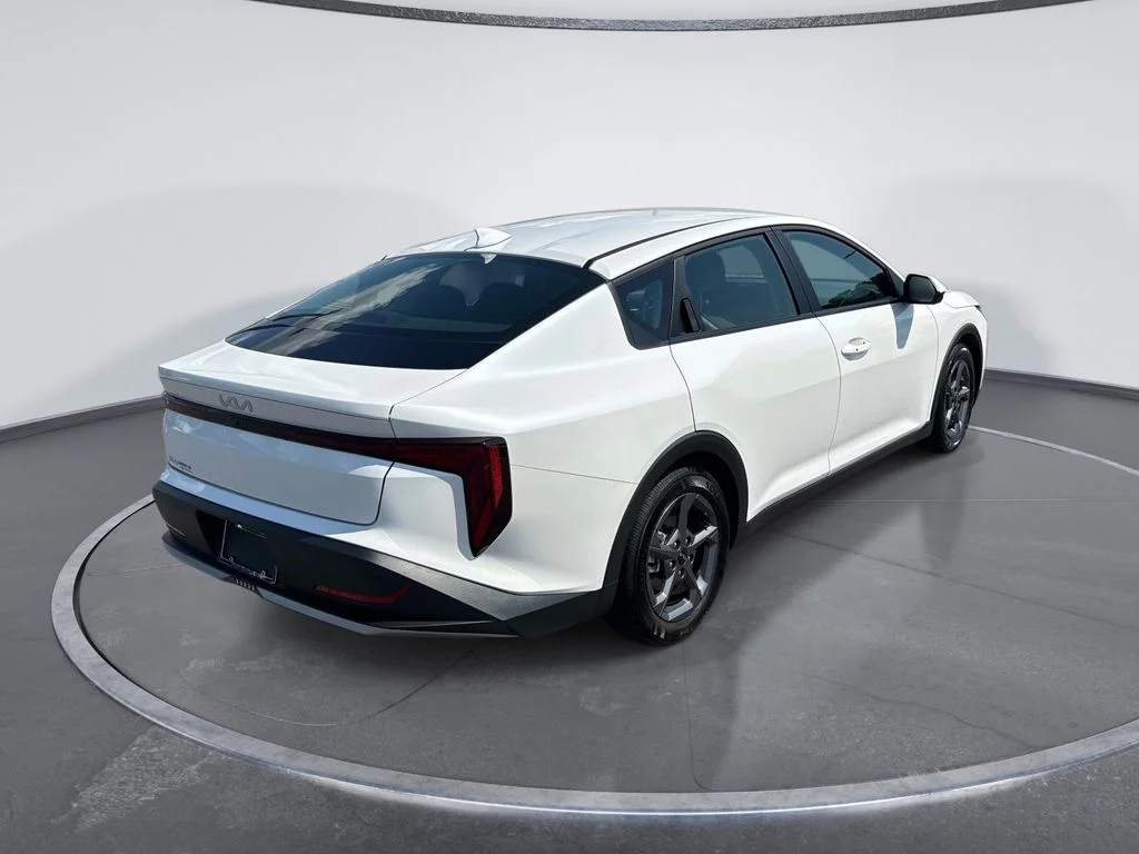 Used 2025 White Kia LXS image 7