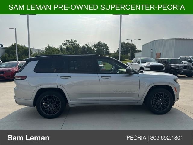 Used 2023 Silver Jeep Summit image 3