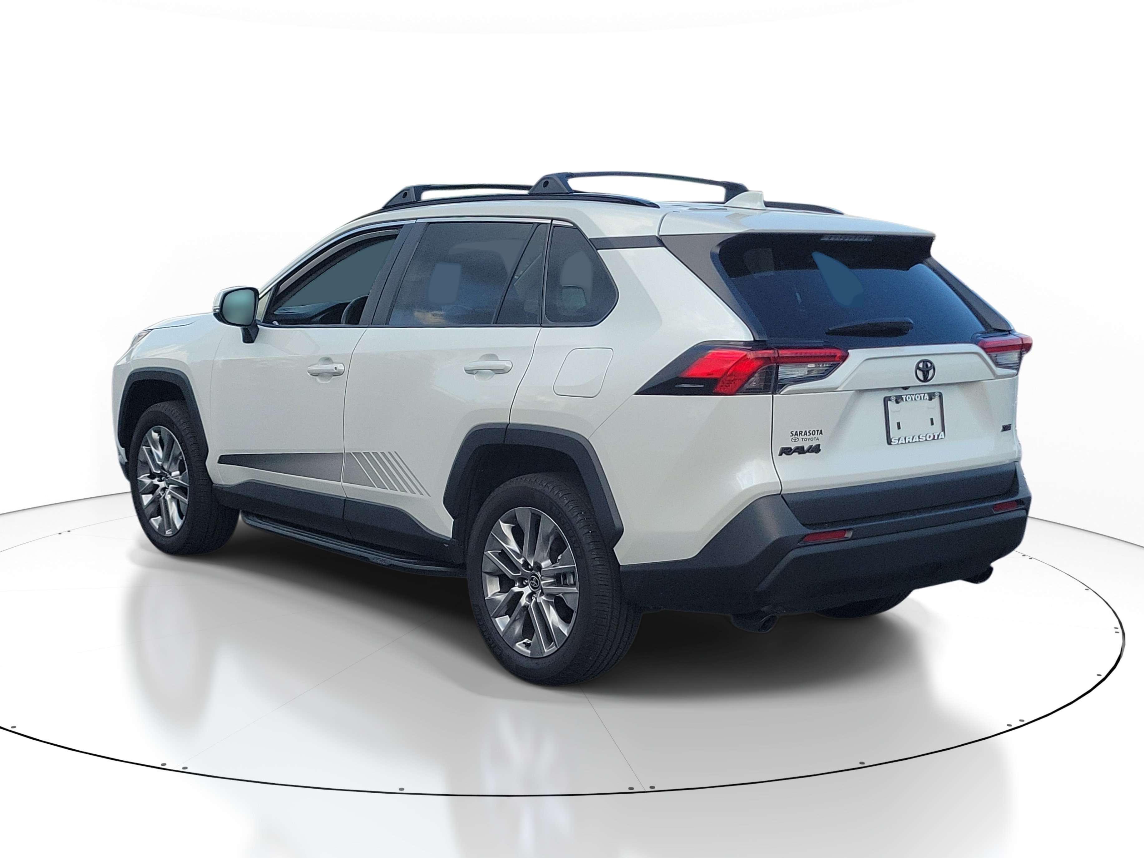 Used 2024 Pearl Toyota XLE Premium image 3