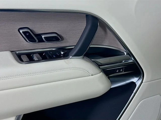 New 2026 Charente Grey Prem Met Land Rover SE image 20
