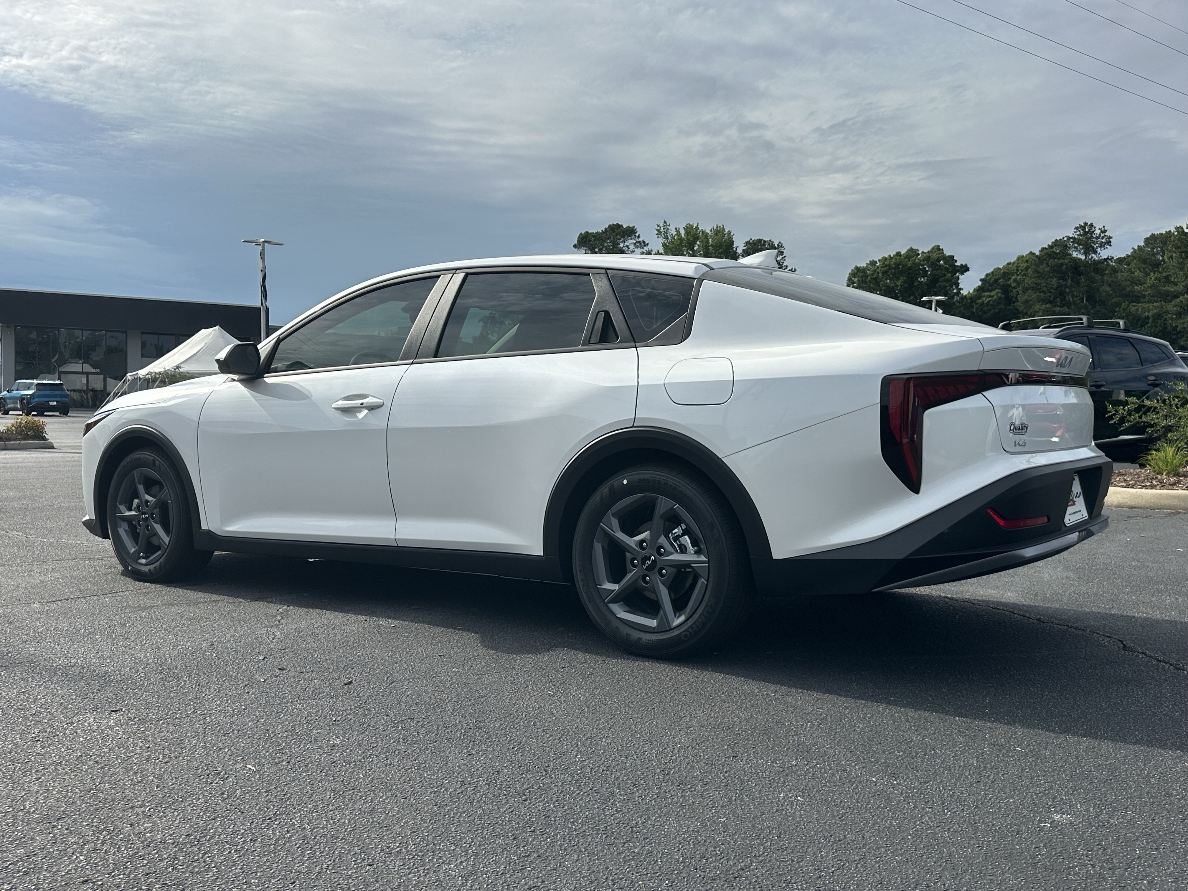 New 2026 Snow White Pearl Kia LXS image 6
