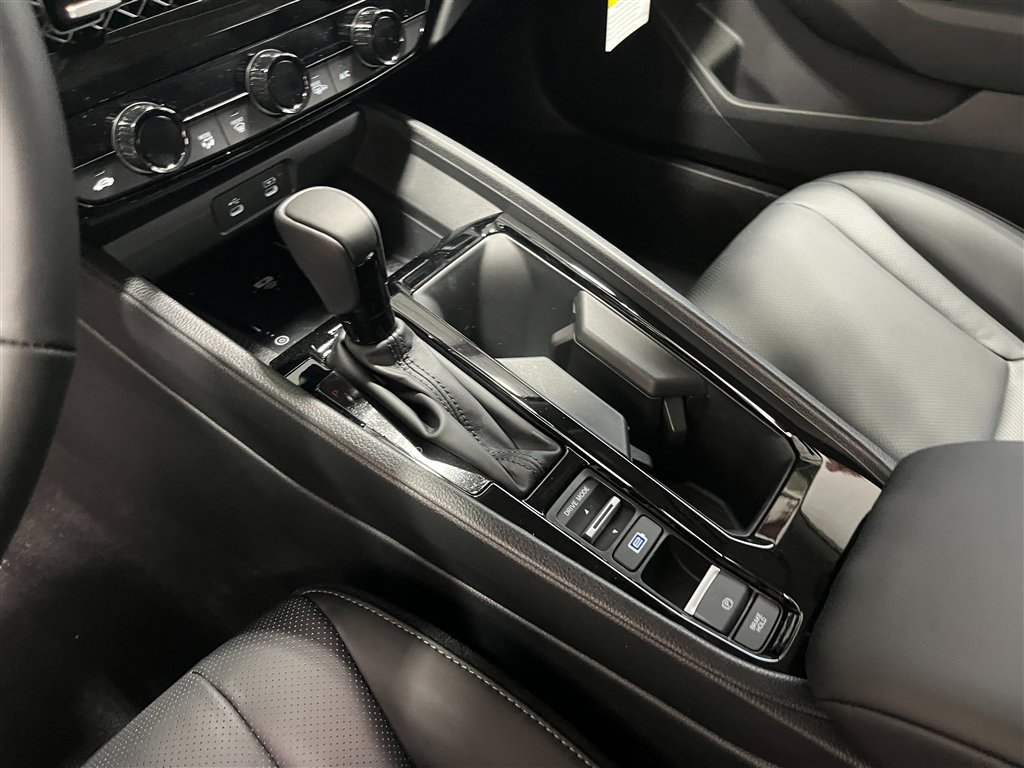 New 2026 Crystal Black Pearl Honda EX-L Hybrid image 17