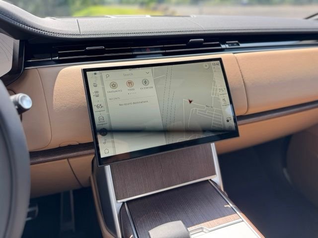 New 2026 Ostuni Pearl White Land Rover SE image 16