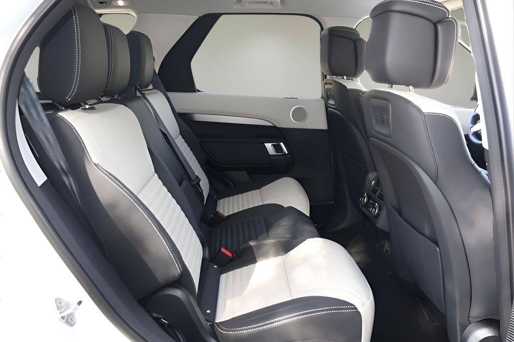 Used 2026 White Land Rover  image 17