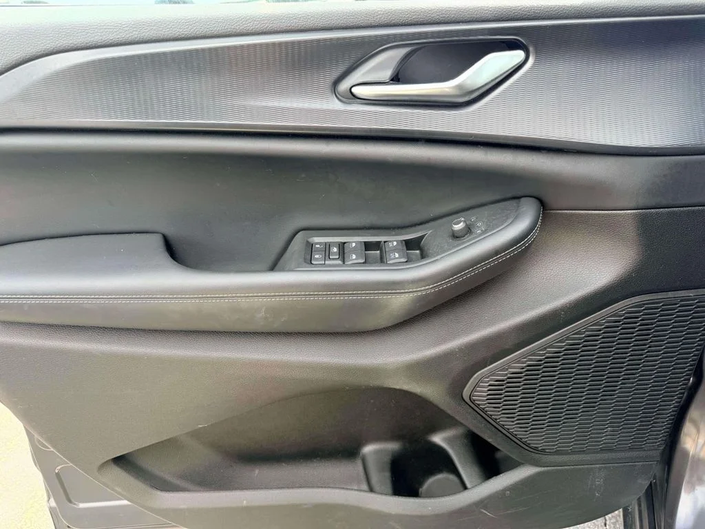 Used 2024 Gray Jeep Laredo image 13