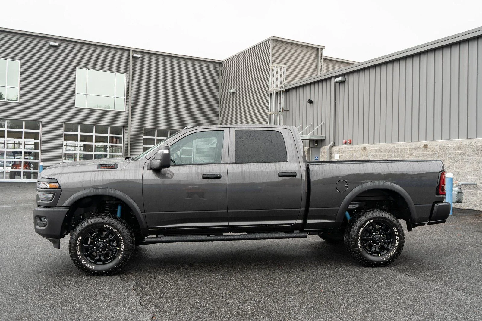 New 2026 Granite Crystal Metallic Clear-Coat Exterior Paint RAM Tradesman image 5