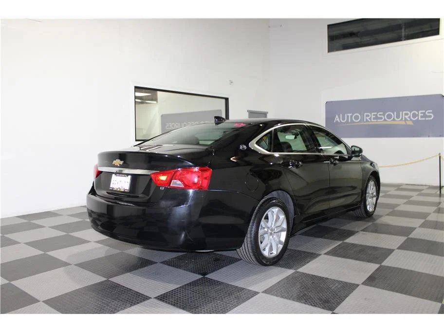 Used 2019 Mosaic Black Metallic Chevrolet LT image 3