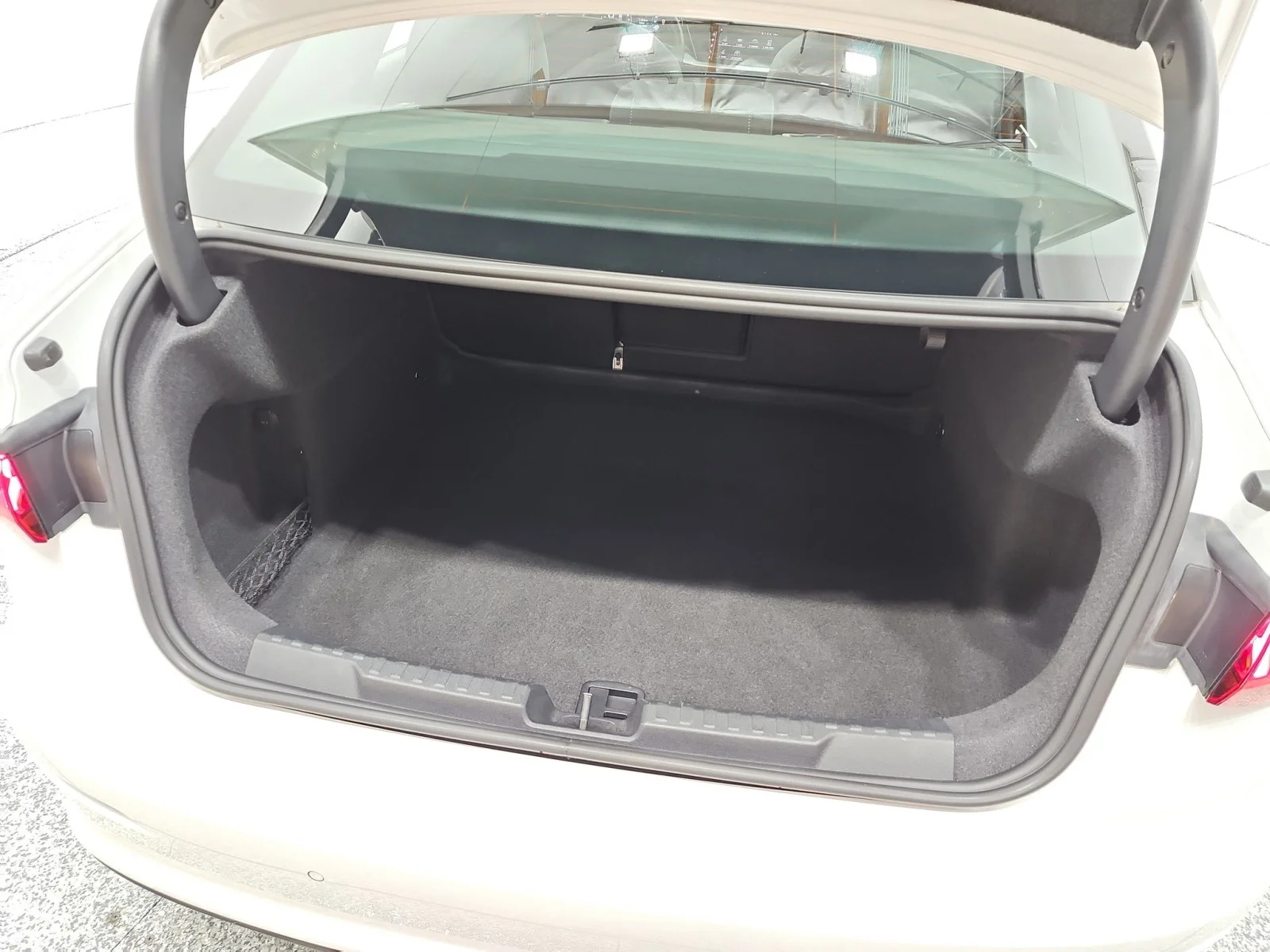 Used 2024 Ibis White Audi Premium image 22