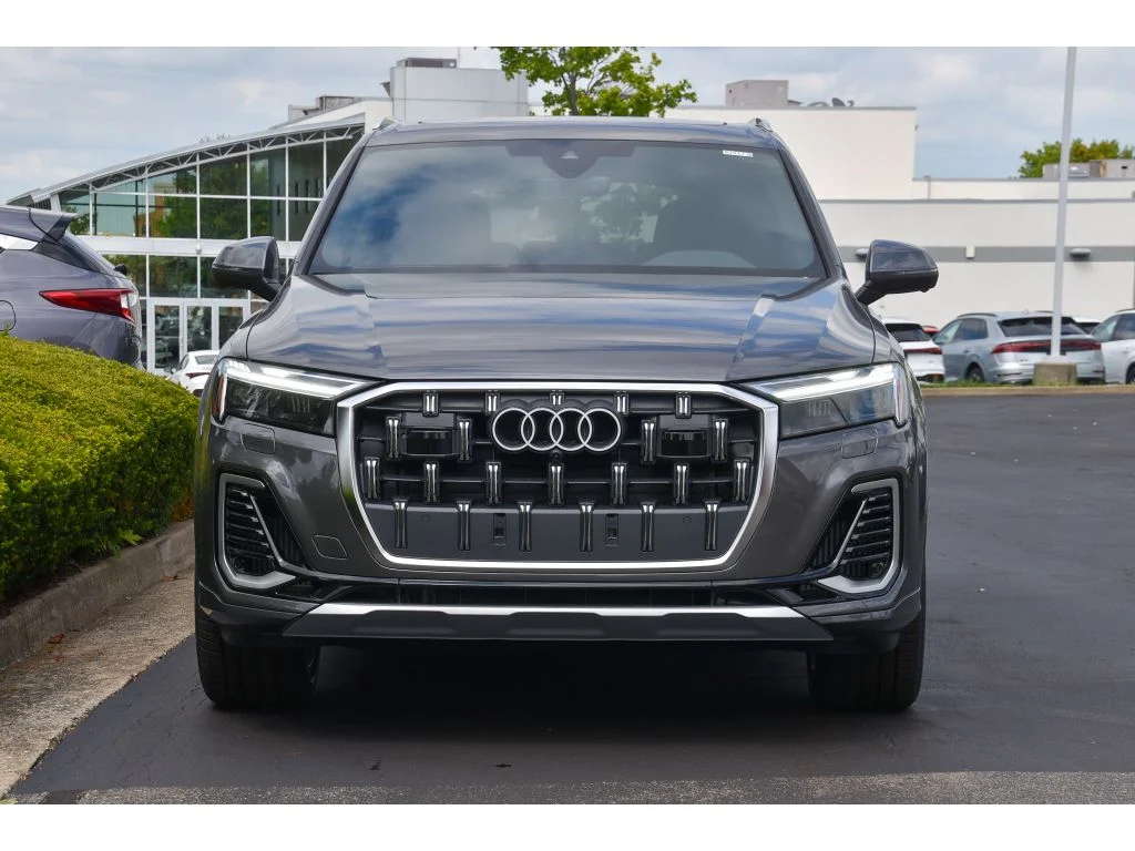 Used 2025 Gry Audi Premium Plus image 9