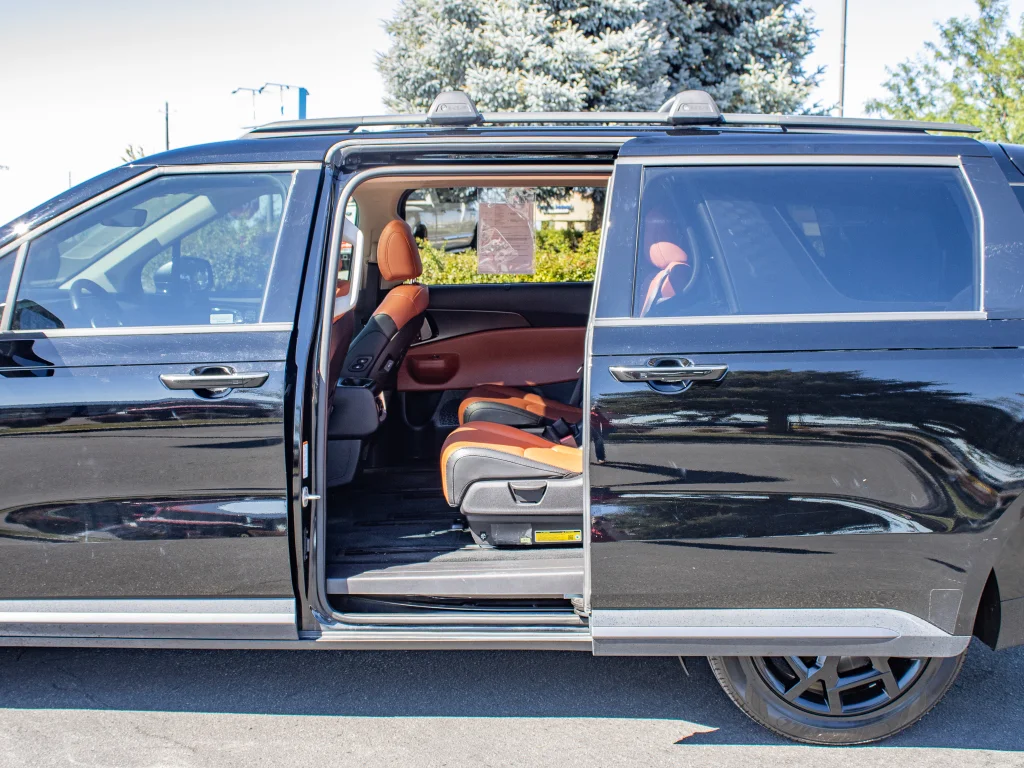Used 2025 Aurora Black Pearl Kia SX image 15
