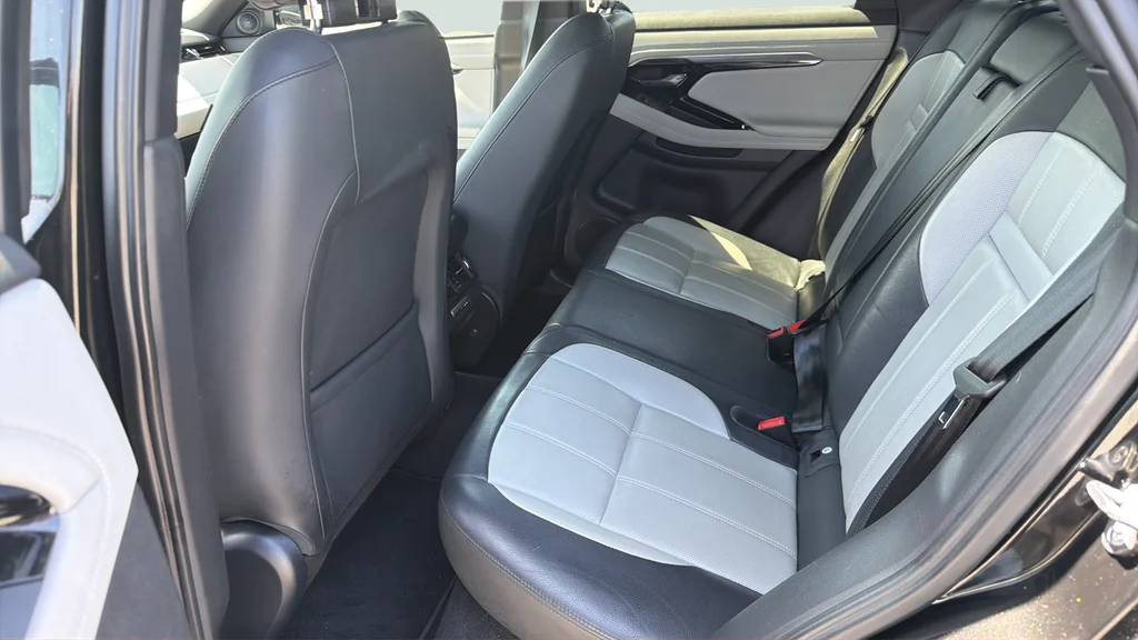 Used 2022 Black Land Rover Dynamic image 19