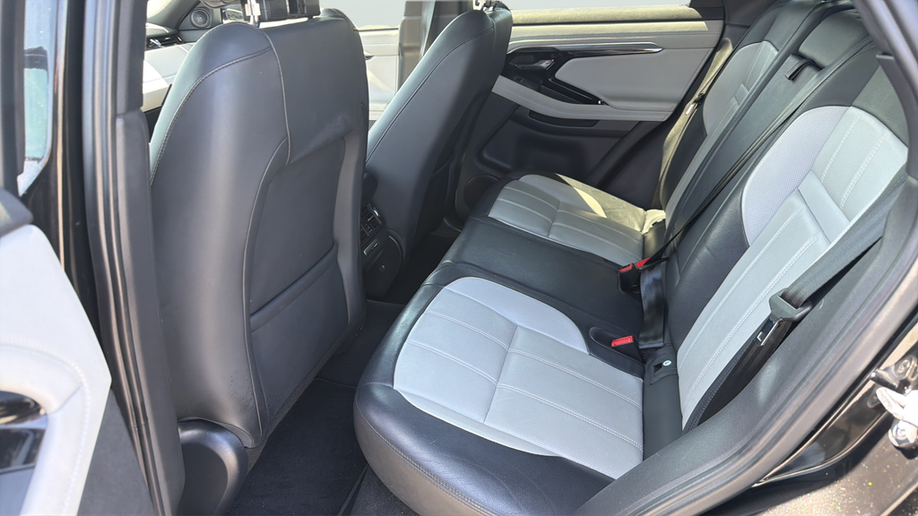 Used 2022 Black Land Rover Dynamic image 19