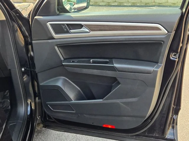 Used 2019 Black Volkswagen 3.6L V6 SE image 4