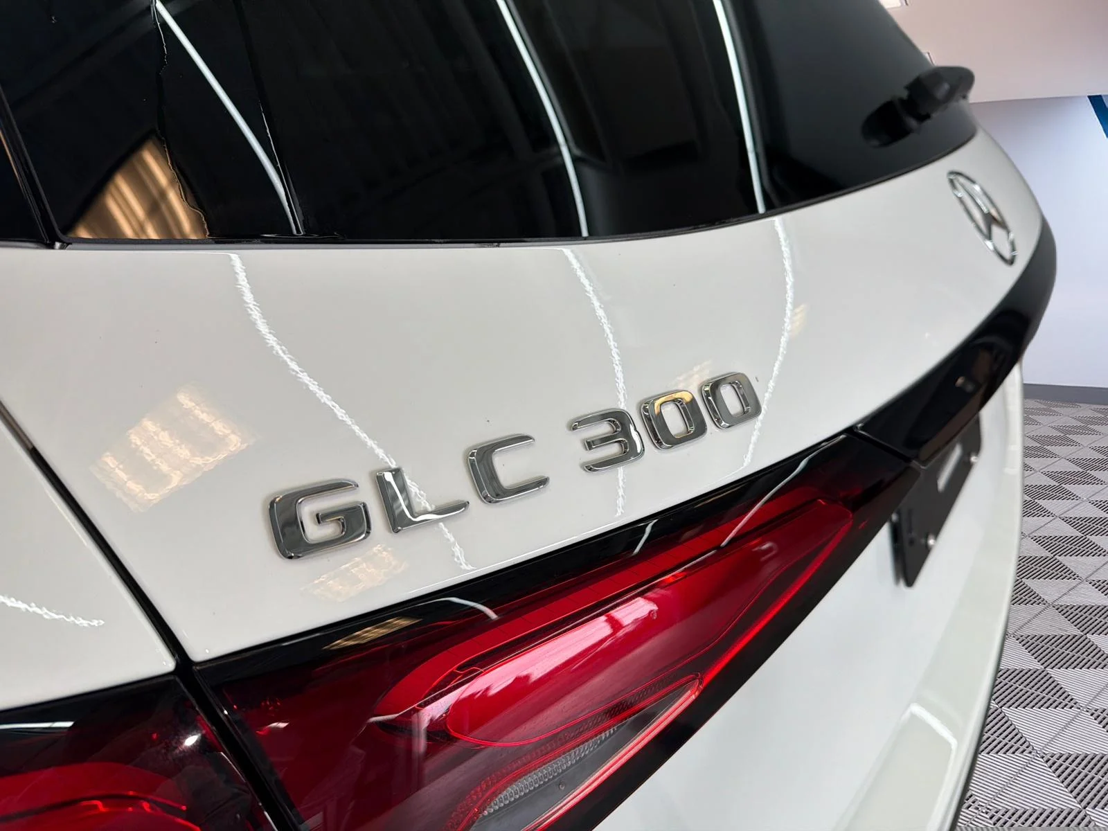 Used 2026 White Mercedes-Benz GLC 300 image 28