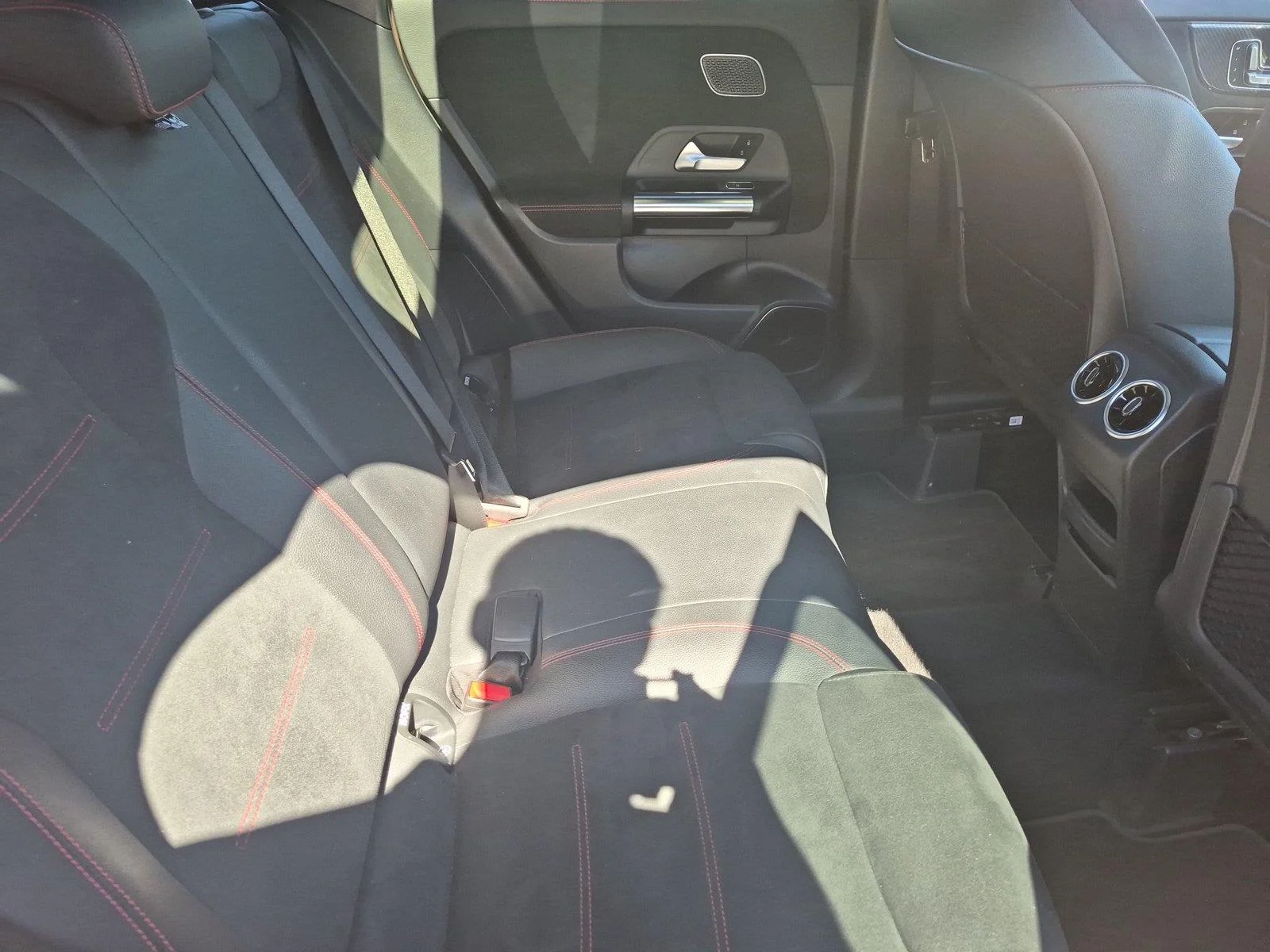 Used 2021 Rose Gold Metallic Mercedes-Benz GLA 250 image 32