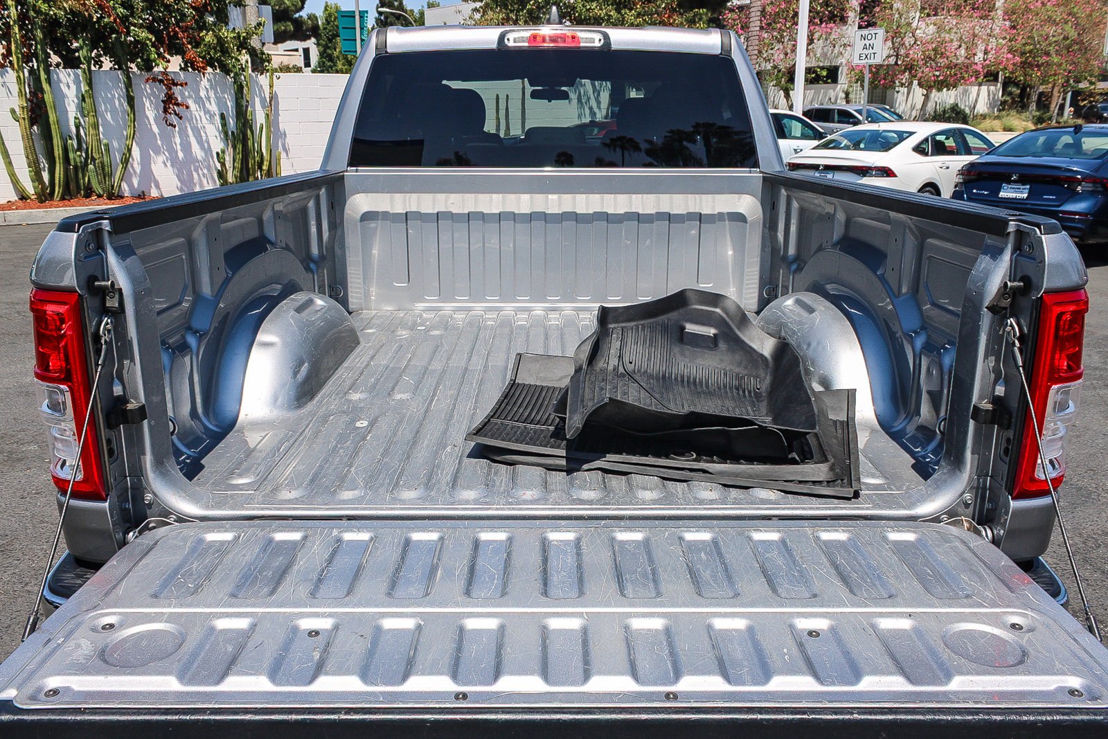 Used 2022 Billet Silver Metallic Clearcoat Ram Big Horn image 25