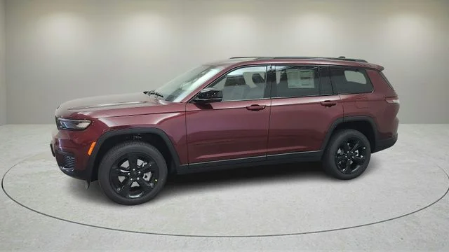 New 2025 Velvet Red Pearl-Coat Exterior Paint Jeep Altitude X image 4