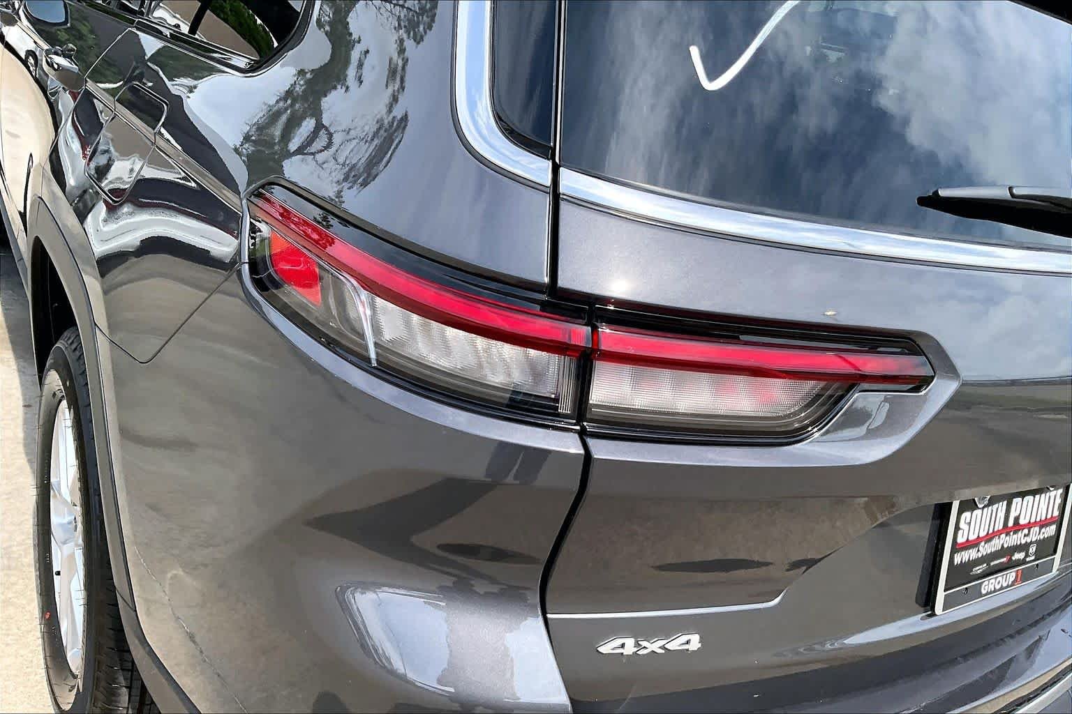New 2026 Baltic Gray Metallic Clear-Coat Exterior Paint Jeep Laredo X image 14