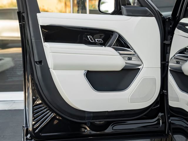 New 2026 Santorini Black Land Rover SE image 12