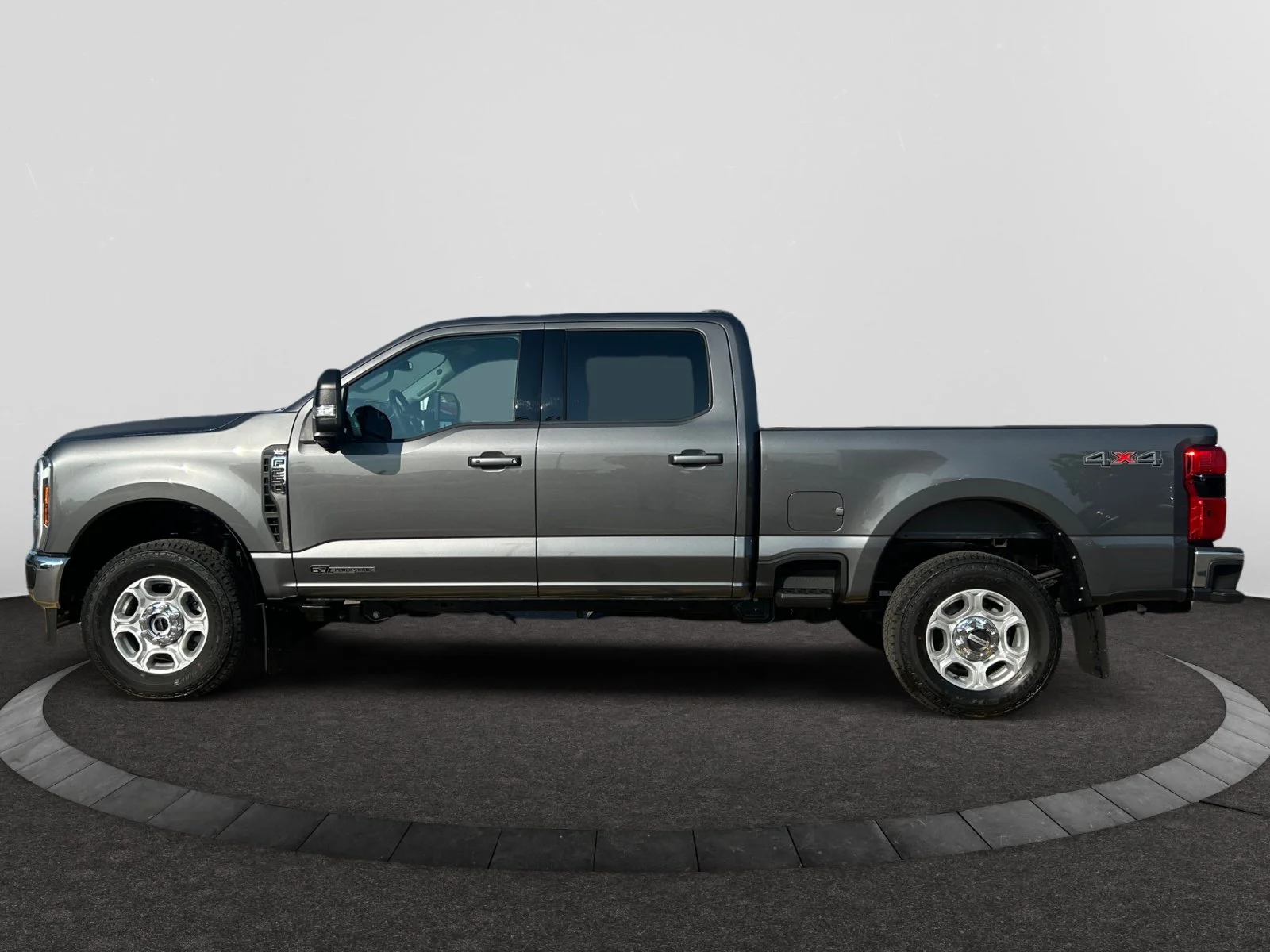 New 2026 Carbonized Grey Metallic Ford XLT image 2