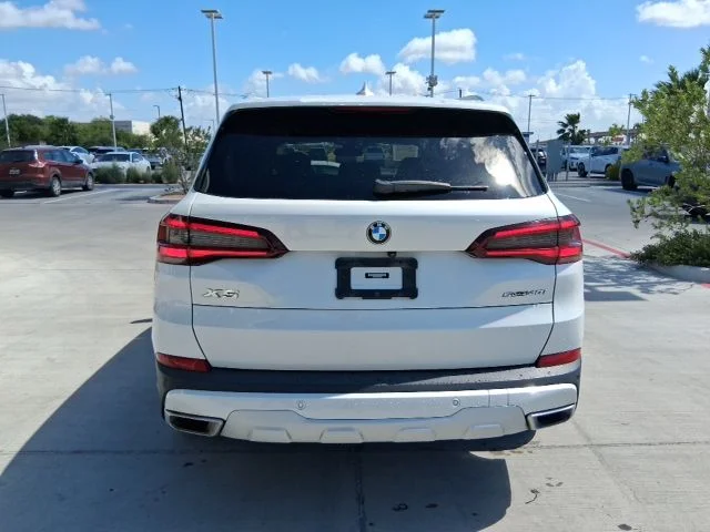 Used 2023 White BMW sDrive40i image 5