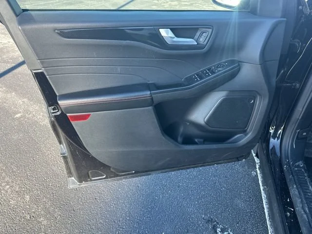 2025 Ford Escape ST-Line - Photo 11