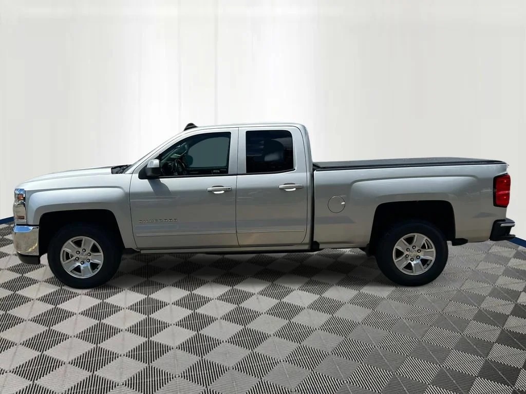 Used 2017 Chevrolet Silverado 1500 LT with VIN 1GCRCREH9HZ201307 for sale in Eastpointe, MI