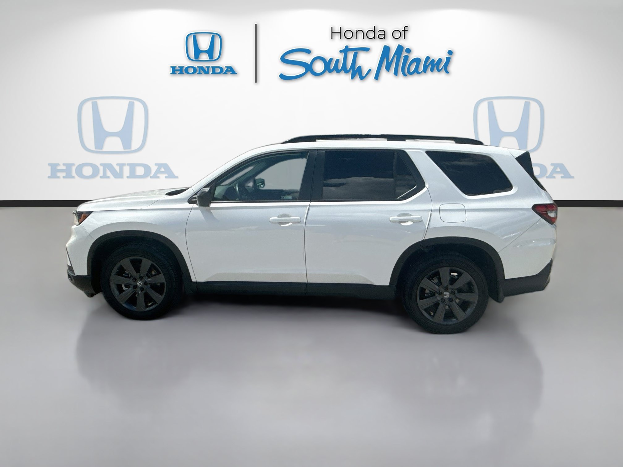 Used 2025  Honda Sport image 4