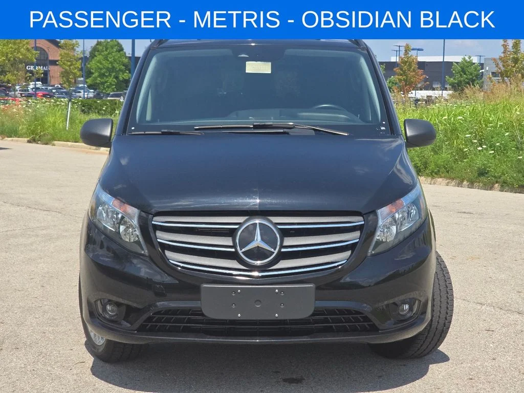 Used 2023  Mercedes-Benz Passenger image 6